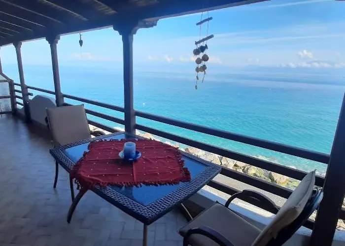 Vakantiehuis Melissi Blue 1 *